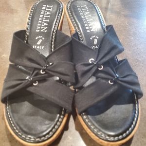 BLACK SANDALS: Size 7 1/2